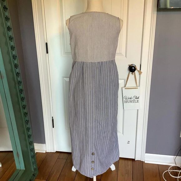 Papy Boez Chic Striped Maxi Dress with Floral Accents - Picture 4 of 9